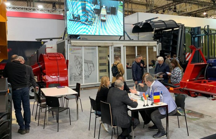 svg+xml;charset=utf-8,%3Csvg%20xmlns%3D Agritechnica 2023 – Kobzarenko Agricultural Equipment Showcase