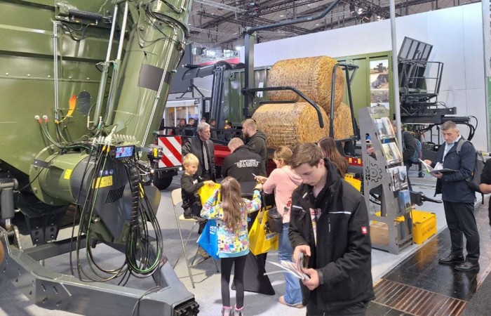 svg+xml;charset=utf-8,%3Csvg%20xmlns%3D Agritechnica 2023 – Kobzarenko Agricultural Equipment Showcase